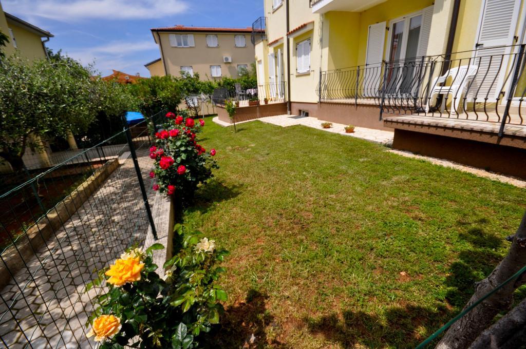 Ana M Apartments Новиград Екстериор снимка