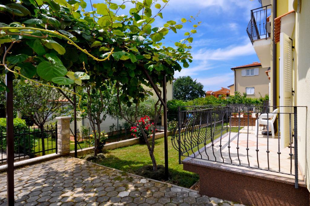 Ana M Apartments Новиград Екстериор снимка