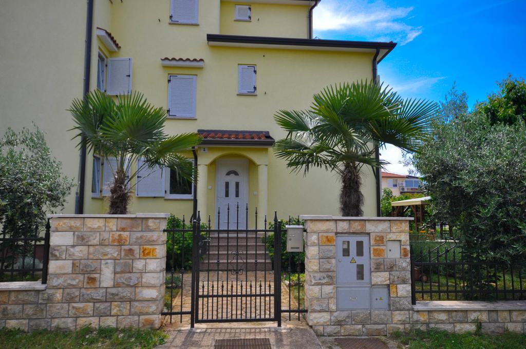 Ana M Apartments Новиград Екстериор снимка