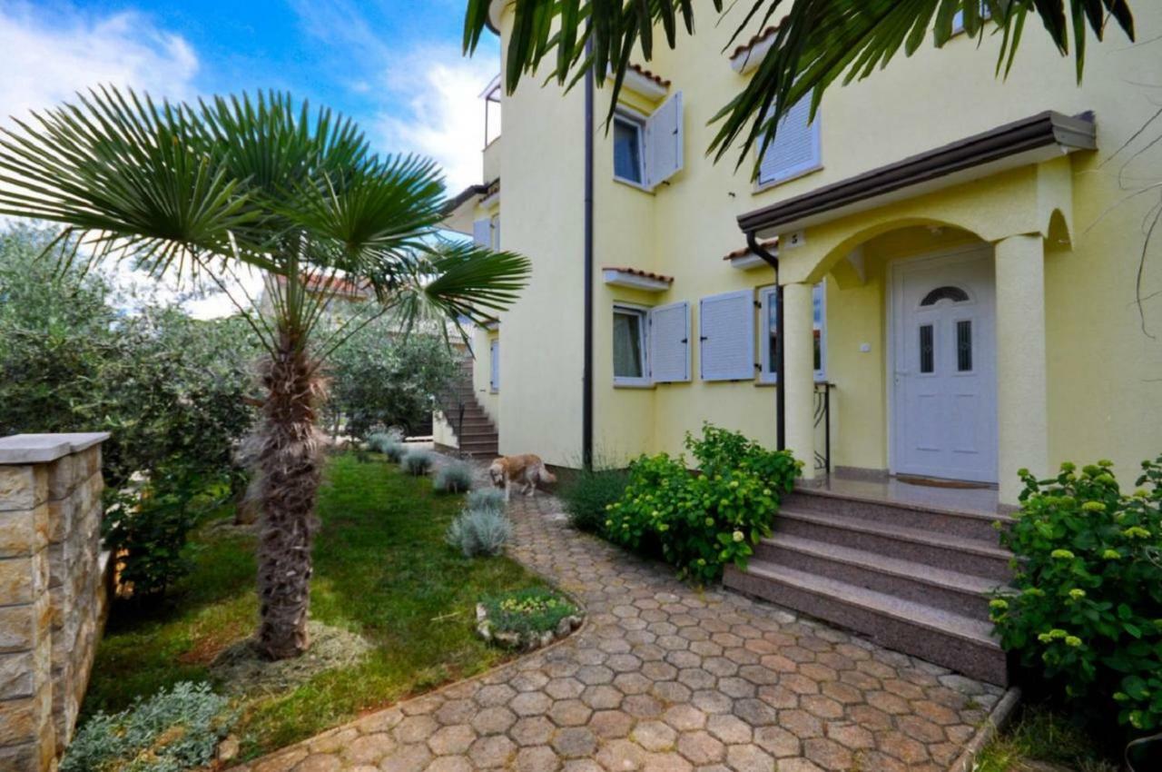 Ana M Apartments Новиград Екстериор снимка