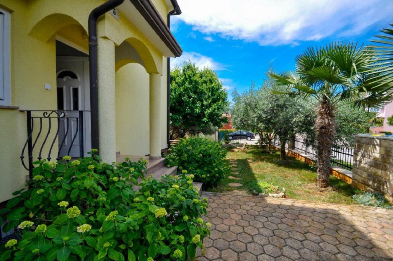 Ana M Apartments Новиград Екстериор снимка