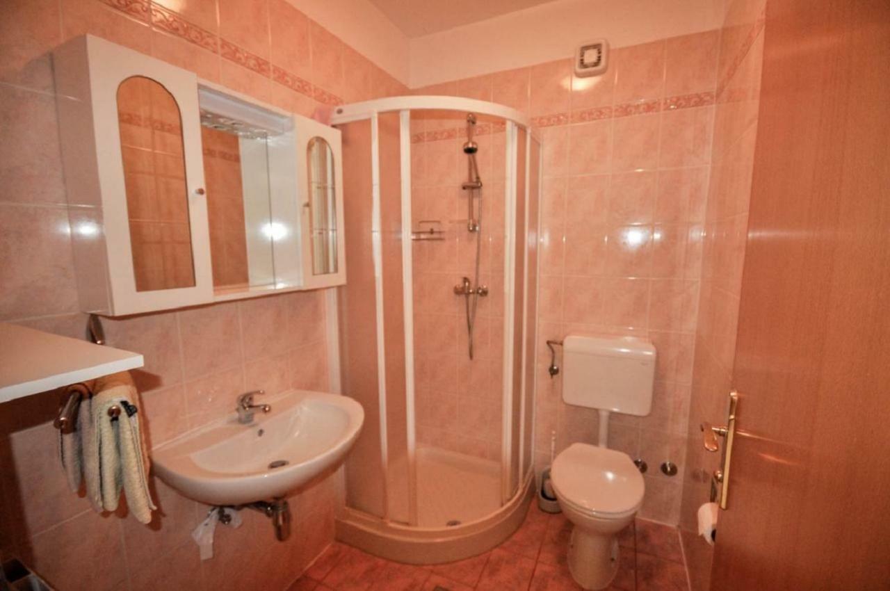Ana M Apartments Новиград Екстериор снимка